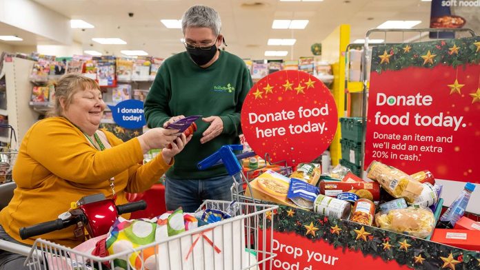 The shoppers in Lichfield thanked them for donating to a program that will help prevent people from hunger this winter

