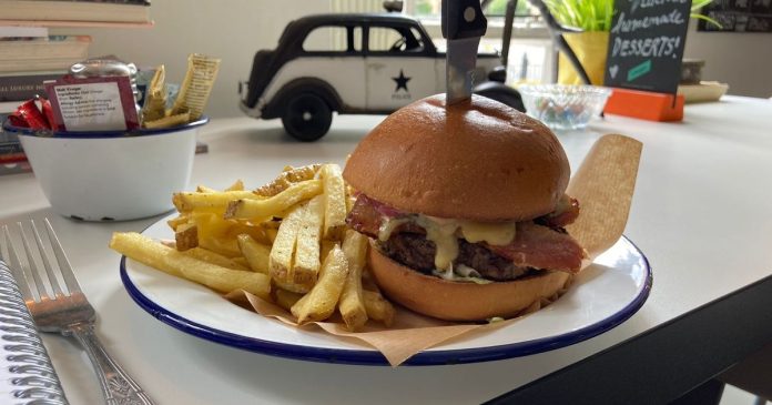 We review what city will be missing hours before 'Derby's best burger bar' closes

